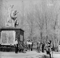 Вольск - Памятник погибшим цементникам на заводе 