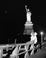 Нью-Йорк - Ста?туя Свобо?ды (англ. Statue of Liberty, полное название — Свобо?да, озаря?ющая мир, англ. Liberty Enlightening the World) США,  Нью-Джерси