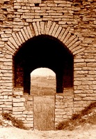 Изборск - Проход в крепостной стене