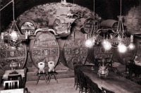 Старые магазины, рестораны и другие учреждения - Интерьер ресторана Blutgericht - Блютгерихт 1930 год