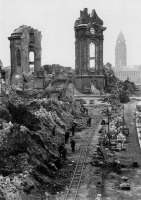Дрезден - Разбор завалов в районе руин Фрауэнкирхе в Дрездене