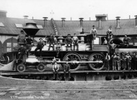 Железная дорога (поезда, паровозы, локомотивы, вагоны) - Паровоз типа 2-2-0 Центральной ж.д.на поворотном круге