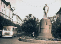 Междуреченск - Памятник  В. И. Ленину в начале Коммунистического проспекта.