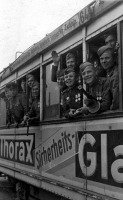 Берлин - Бойцы 1-го Белорусского фронта в берлинском трамвае