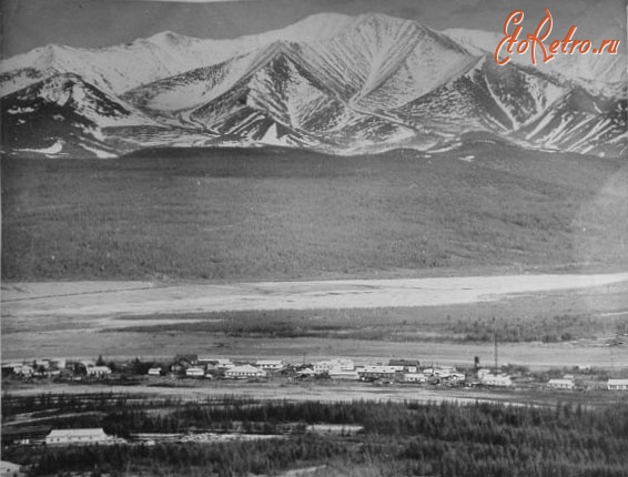 Сусуман - Аэропорт Сусуман (Берелёх). Панорама на фоне Марджота.  1957-1959