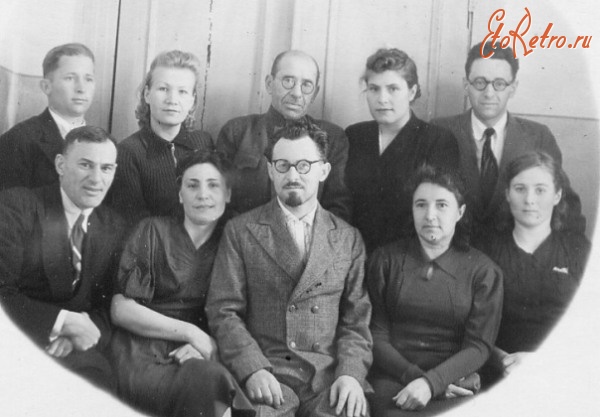 Усть-Омчуг - Сотрудники Санитарно-Бактериологической службы Тенькинского ГПУ. 1948