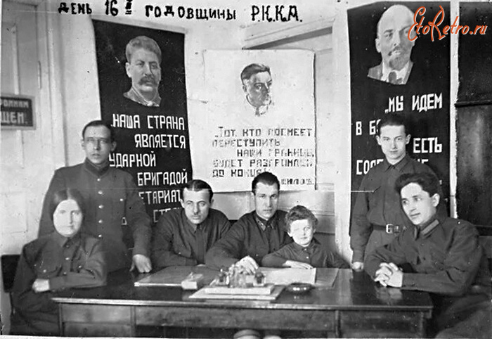 Болотное - Поселок Болотное Западно-Сибирского края. Сотрудники Болотнинского военкомата.