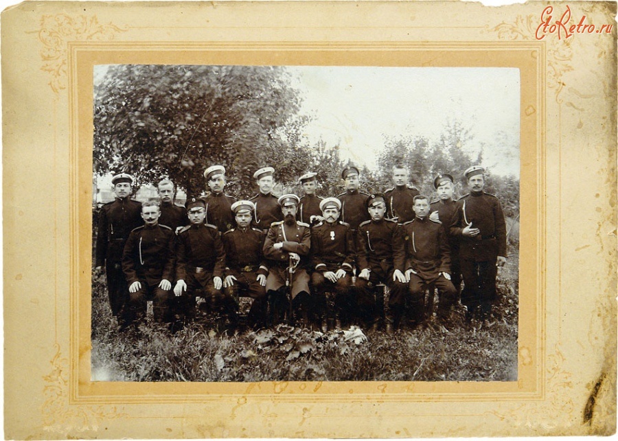 Орловская область - Групповая фотография офицера и нижних чинов 141-го пехотного Можайского полка.
