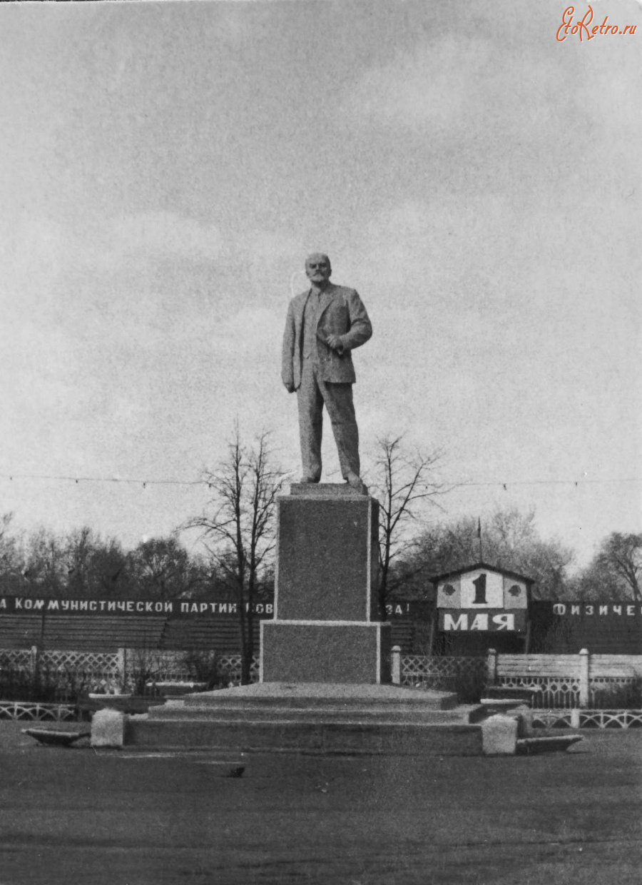 Скопин - Красная площадь, памятник В. И. Ленину.