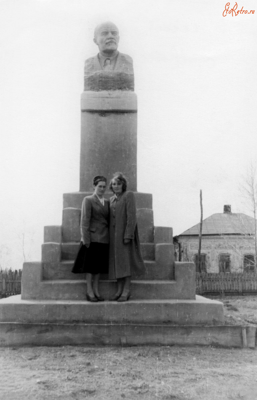 Спасск-Рязанский - Село Ижевское. У памятника В. И. Ленину.