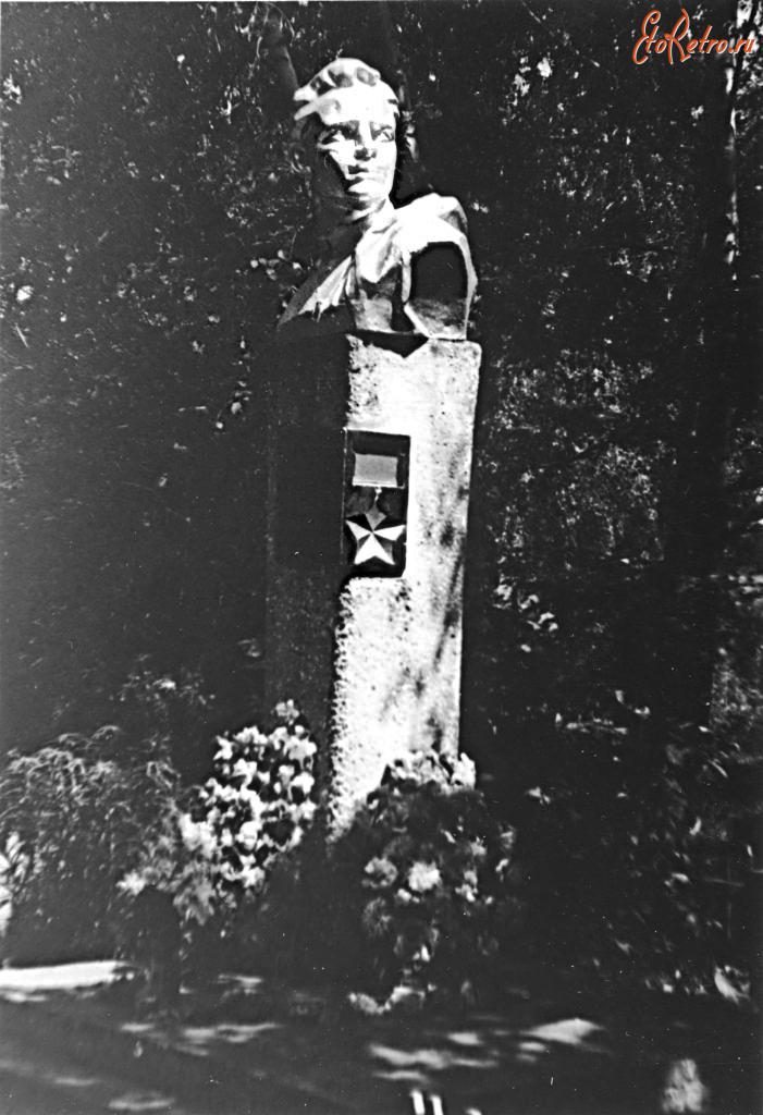 Спасск-Рязанский - Село Ижевское. Бюст Герою Советского Союза Иосифу Александровичу Лапушкину.