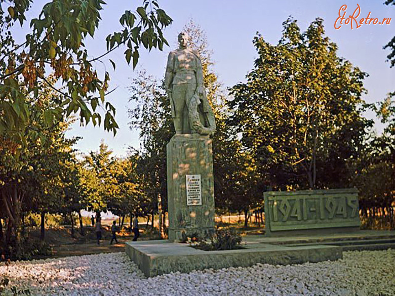 Кадом - Кадом. Мемориальный комплекс «Воинам – землякам».