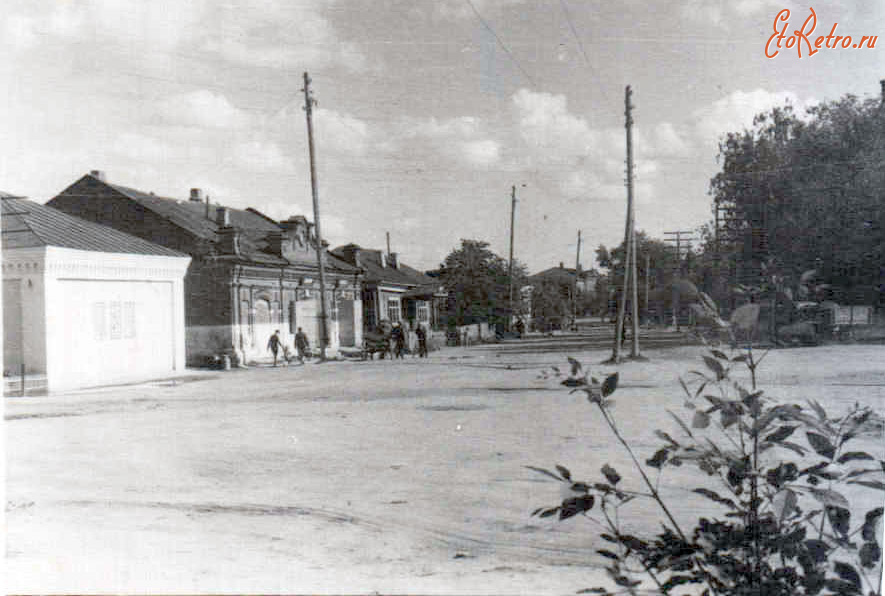 Кадом - Универмаг, молочный магазин, продовольственный магазин.