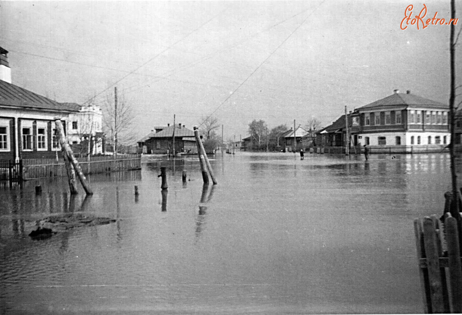 Кадом - Площадь Ленина во время разлива 1963 года.