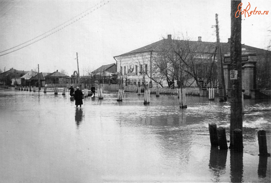 Кадом - Площадь Ленина во время разлива 1963 года.