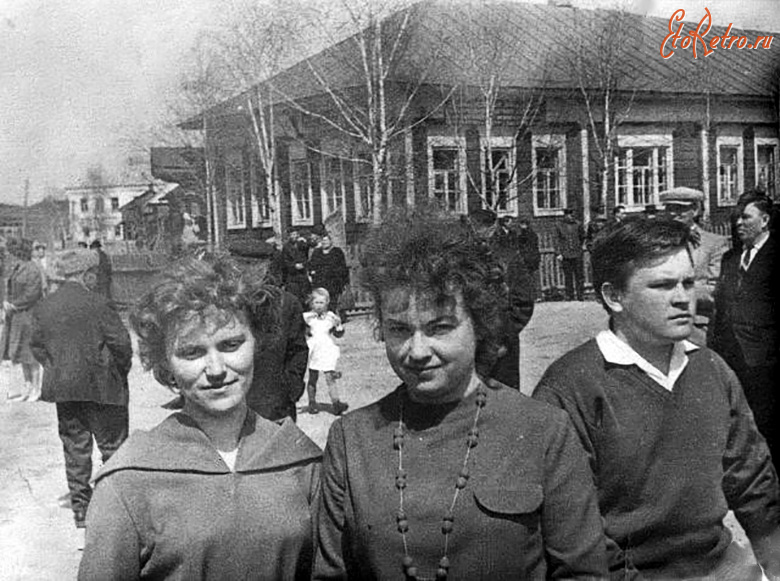 Кадом - Кадом. На праздничной демонстрации.