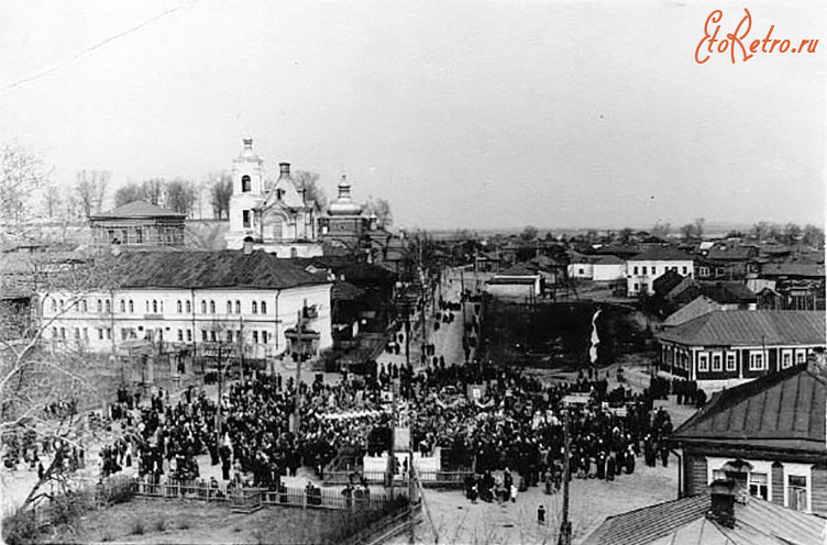 Кадом - Праздничный митинг на площади Ленина.