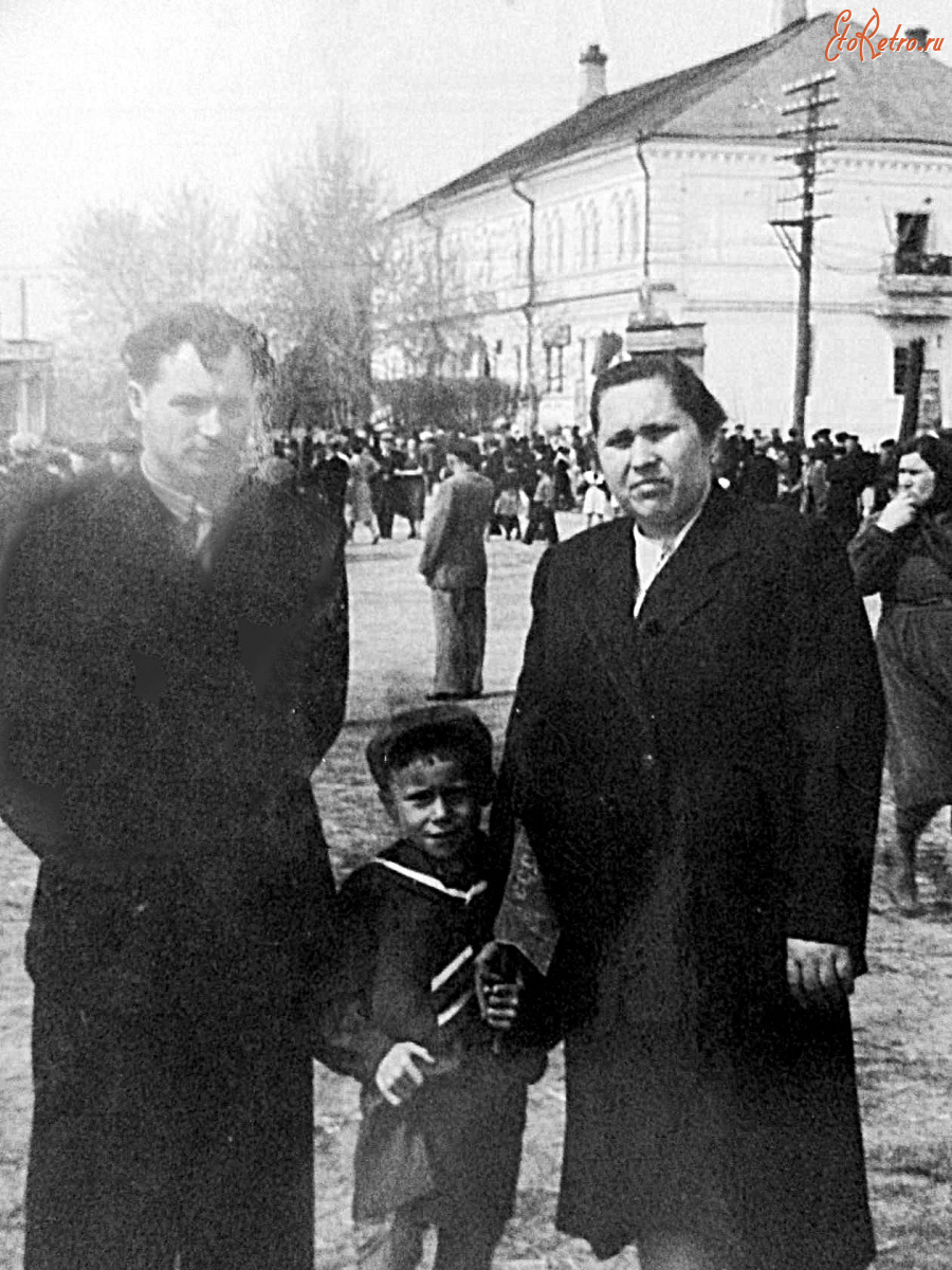 Кадом - Площадь Ленина. Праздничная демонстрация.