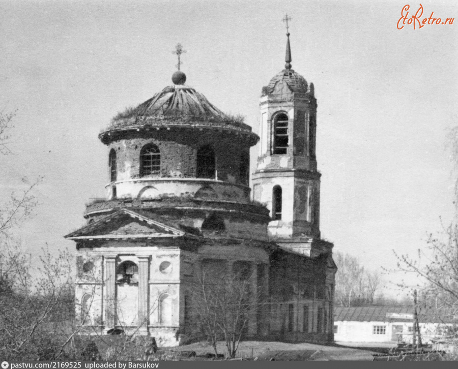 Старожилово - Рождественская церковь в с. Истье.