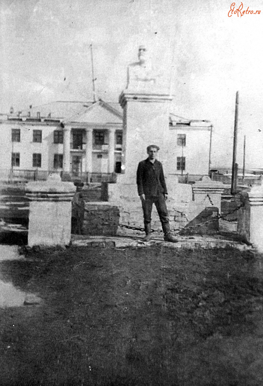 Милославское - Горняк. Здание СПТУ №31. Памятник В. И. Ленину.
