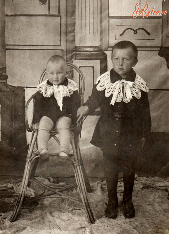 Ермишь - Андроновы Лёня и Юра.