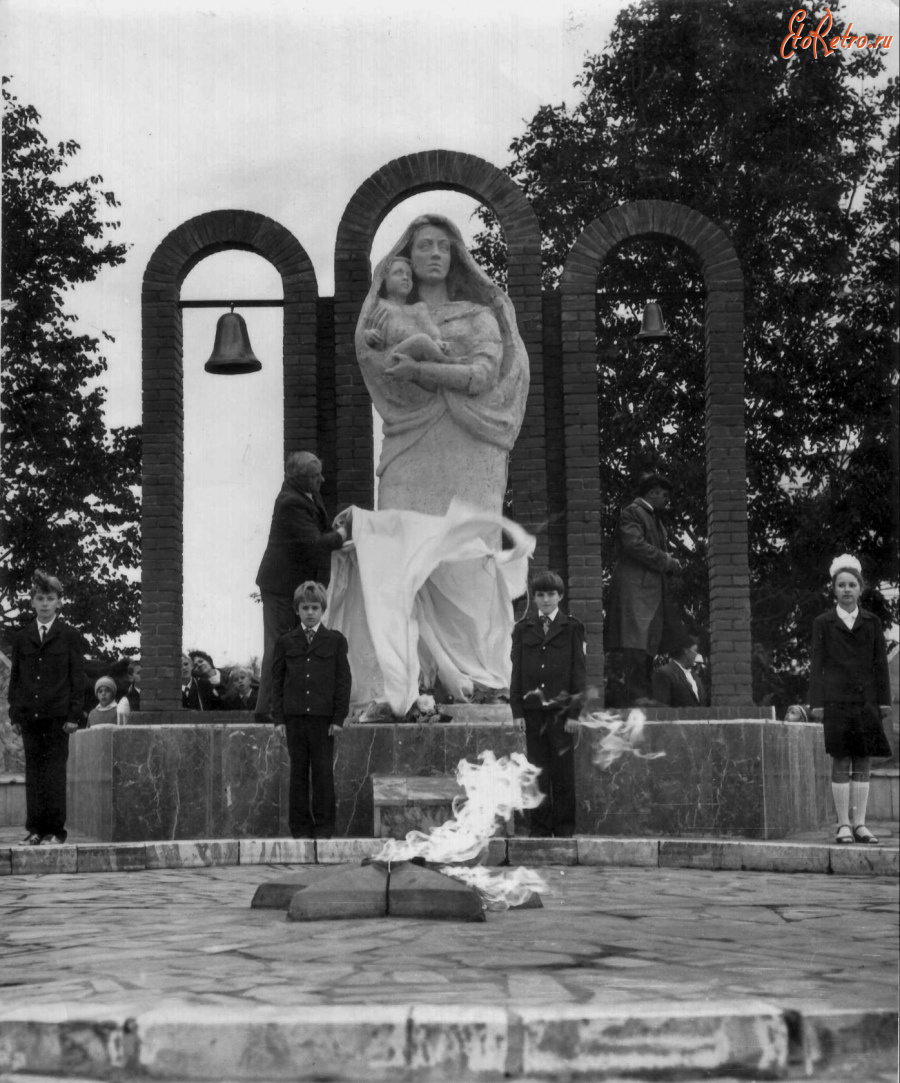 Александро-Невский - Мемориальный комплекс «Воинам Великой Отечественной войны 1941–1945 гг.».