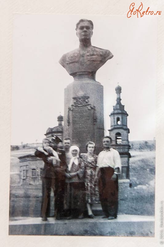 Саратовская область - Бюст Н.М.Скоморохова в селе Белогорское,Красноармейский район,Саратовская область