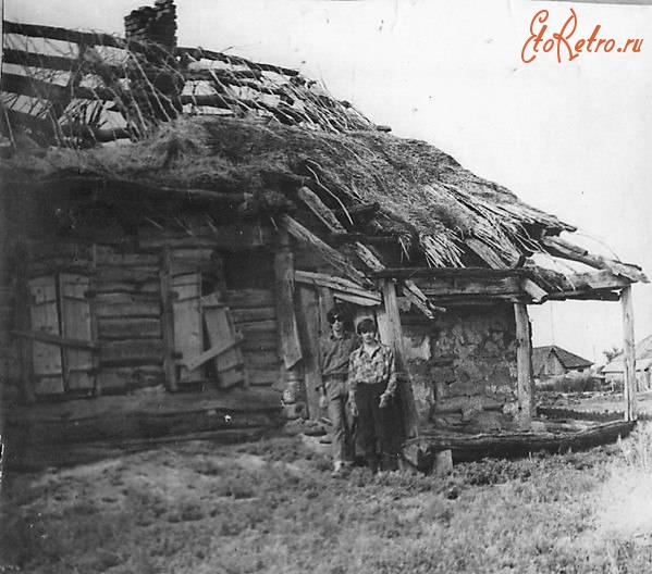 Саратовская область - Разваливающийся дом с соломенной крышей