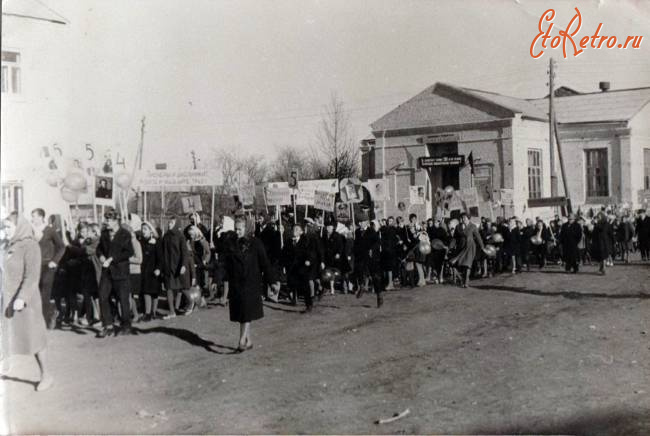 Саратовская область - Демонстрация у кинотеатра 