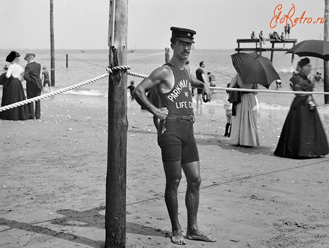 Разное - Спасатель на пляже Брайтон-Бич,Нью-Йорк.