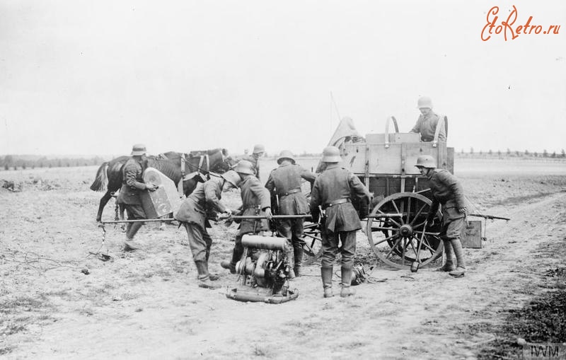 Разное - Германские солдаты развертывают полевую радиостанцию