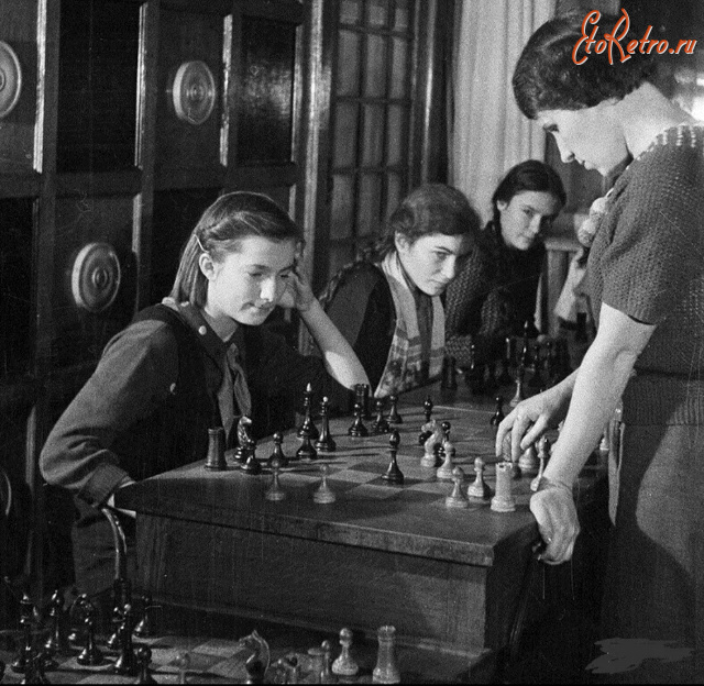 Разное - На сеансе одновременной игры в шахматы.