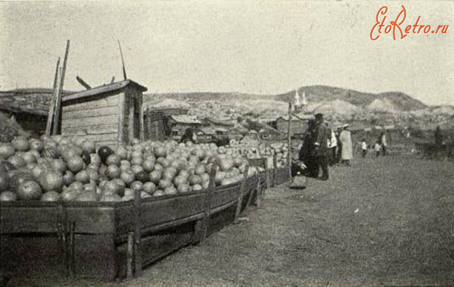 Вольск - Торговля арбузами у пристани