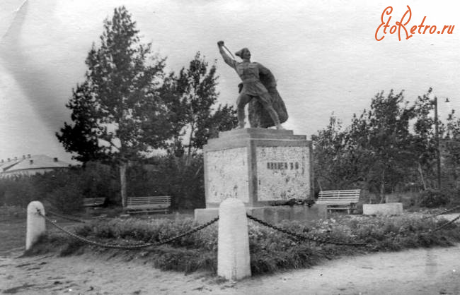 Пугачев - Памятник В.И.Чапаеву