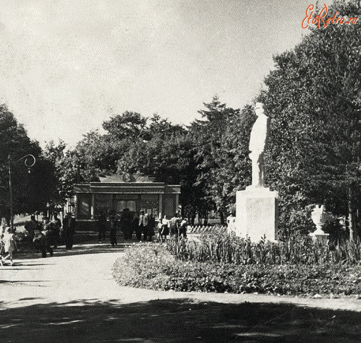 Южно-Сахалинск - Памятник Сталину И.В.