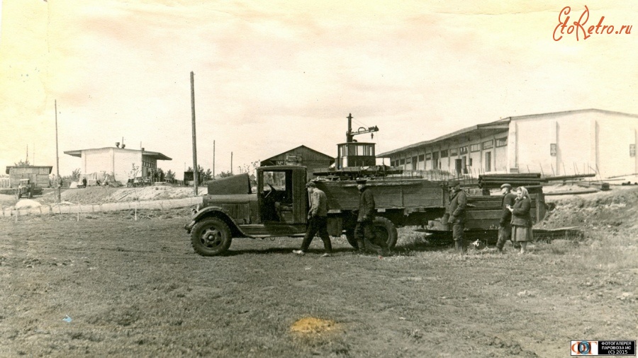 Ретро автомобили - УралЗИС-355 на материальном складе станции Курган.