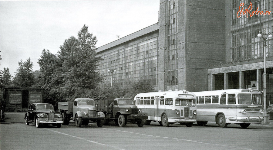 Ретро автомобили - Продукция автозавода ЗИС в 1956 г.