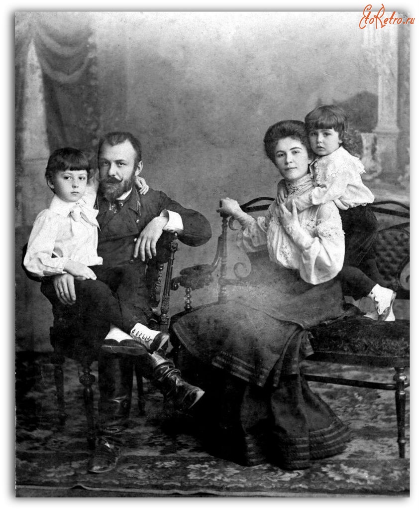 Луганск - Ф.Булацель с семьей (1902-1903)год. Фото из семейного архива С.О.Курьянова.