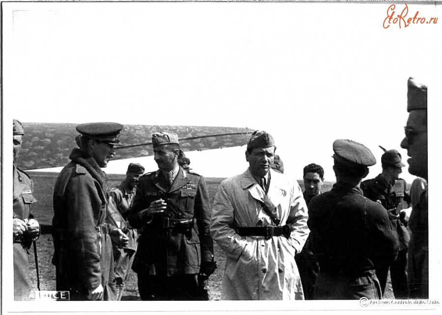 Луганск - Итальянский пилот на городском аэродроме.Ворошиловград.Август. 1942г.
