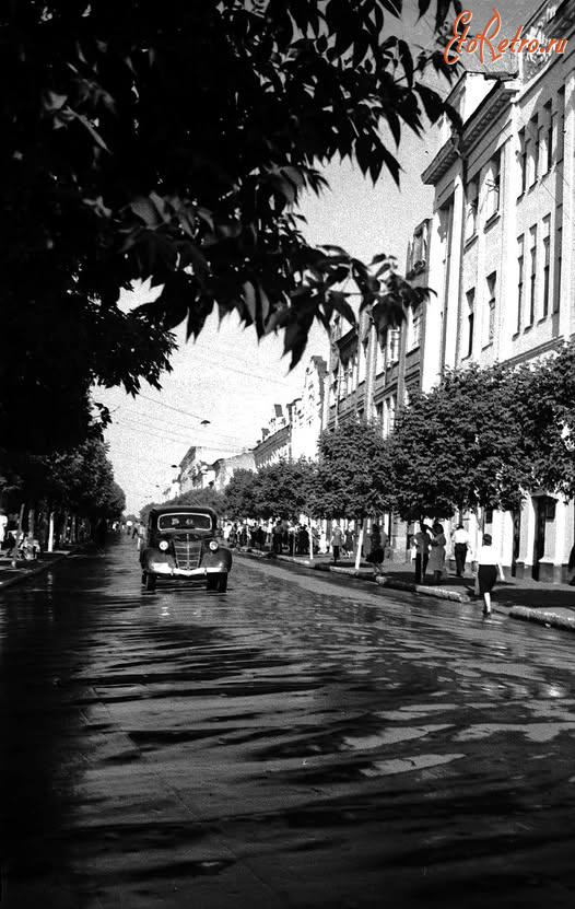 Луганск - Ворошиловград (Луганськ). Рух на одній з центральних вулиць.