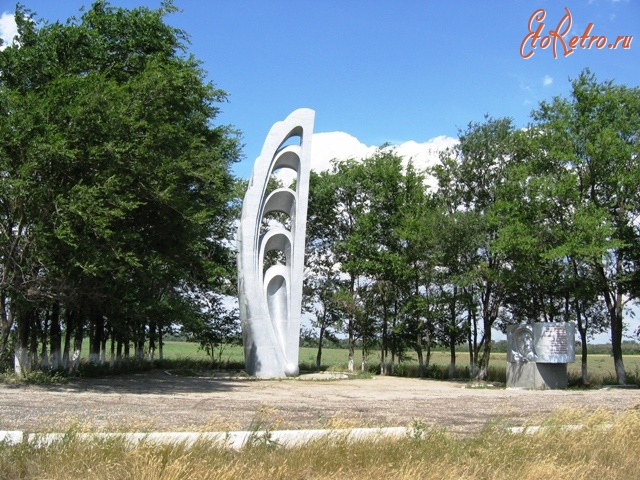 Россия - Памятный знак на месте приземления космонавта №2  Г.С.Титова.