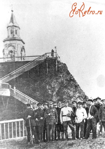 Кушва - Луначарский в Кушве на горе Благодать (стоит в центре