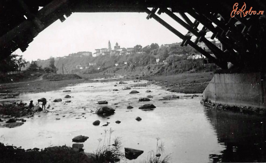 Житомир - Житомир, вид на Кресто-Воздвиженскую церковь в Житомире во время немецкой оккупации 1941-1944 гг из-под моста на Чуднов