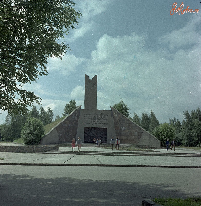 Смоленск - Мемориальный комплекс «Курган бессмертия» в память воинов, погибших на смоленской земле в годы Великой Отечественной войны