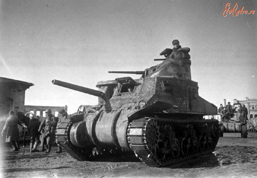 Вязьма - 1943 г. Советские войска на американских танках вступают в освобожденный город Вязьма