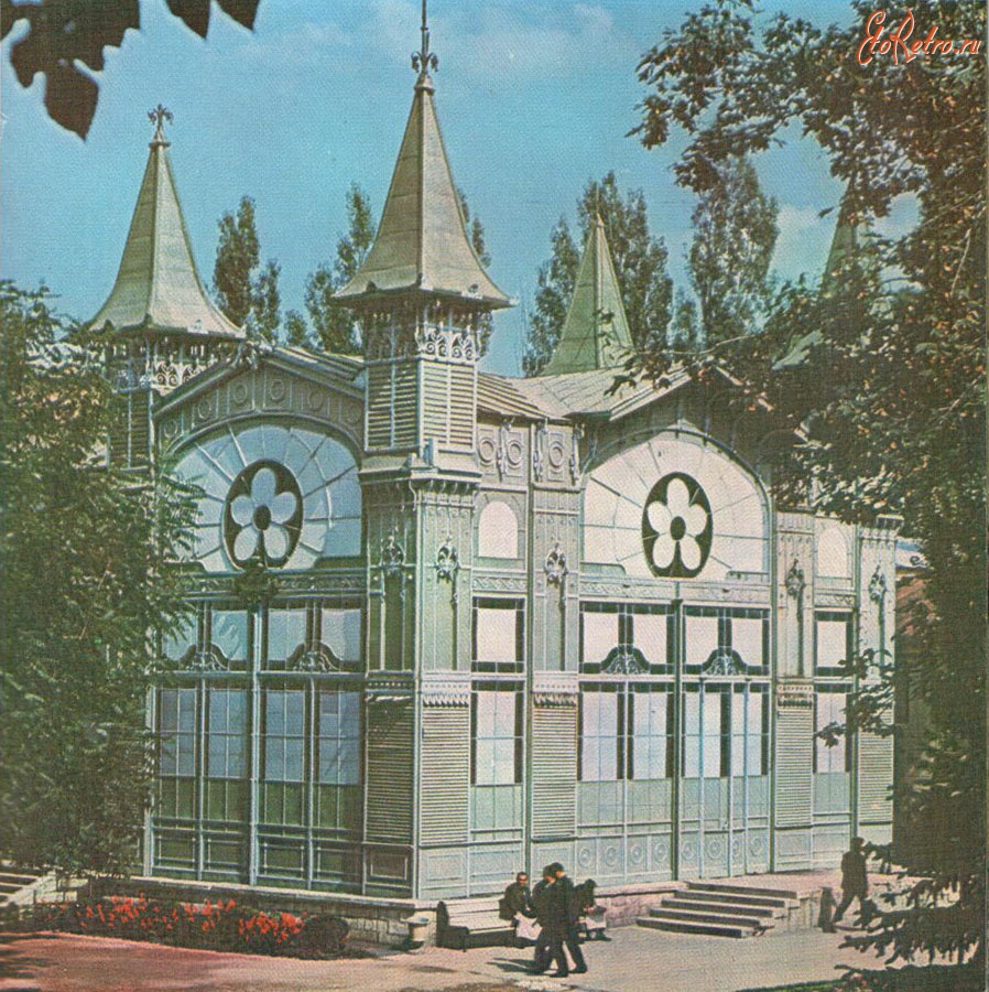 Пятигорск - Лермонтовская галерея в парке 