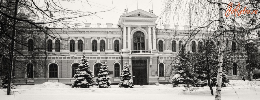 Украина - Полтава, здание Полтавского государственного колледжа управления и права
