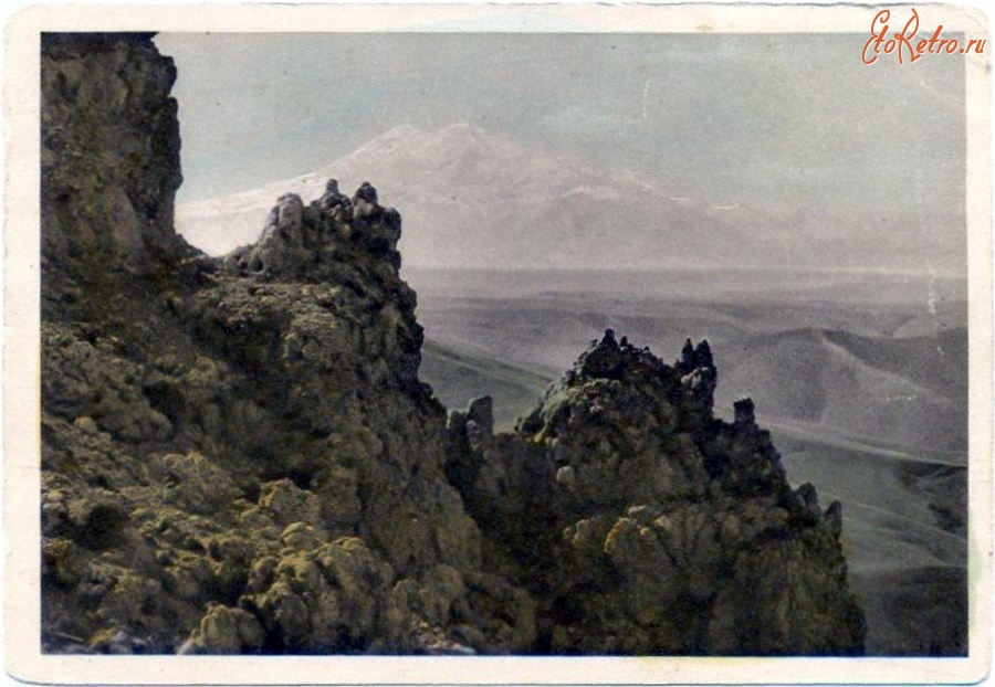 Кисловодск - Гора Эльбрус с Бермамытской скалы, в цвете