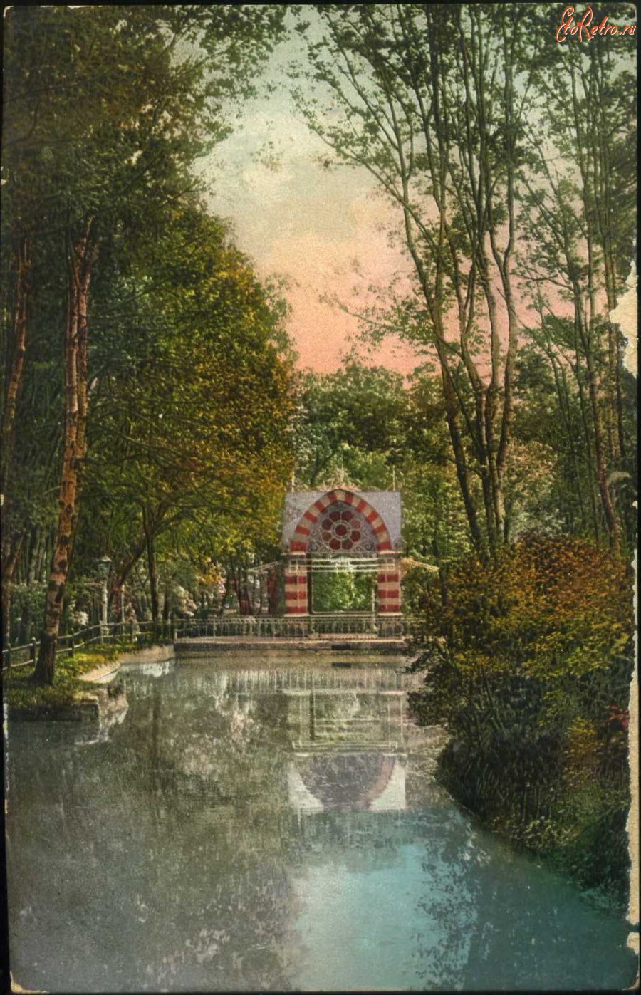 Кисловодск - Пруд и беседка у Стеклянной струи, в цвете
