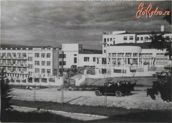 Кисловодск - Санаторий Наркомзема. Вид с проспекта имени Ф. Э. Дзержинского